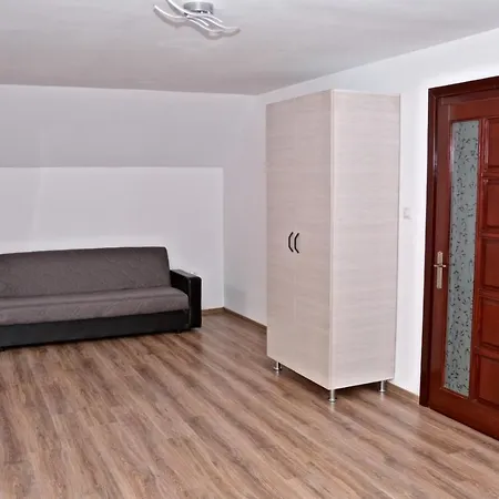 Πανσιόν La Miruna 2*